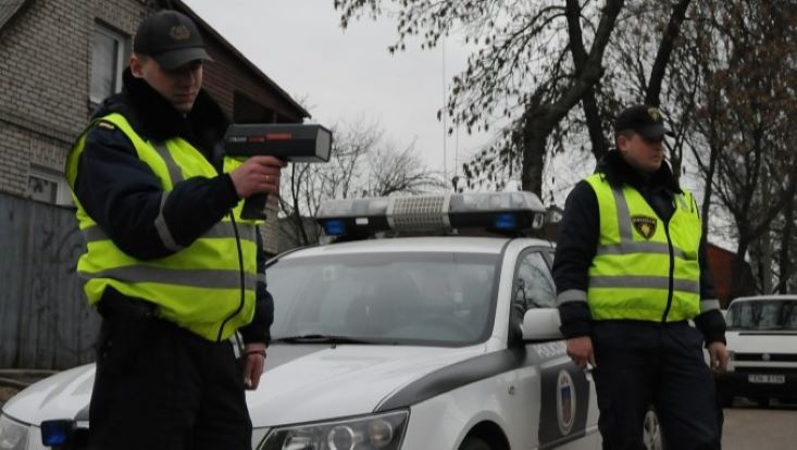 В воскресенье в ДТП в Латвии пострадали четыре человека