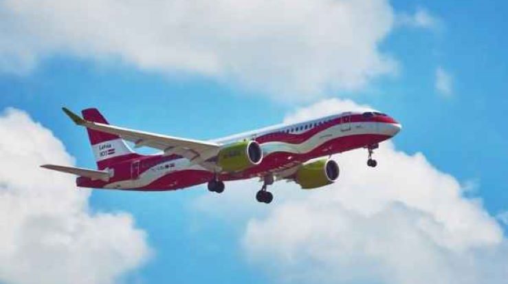 Самолет airBaltic примет участие в праздничном параде 18 ноября