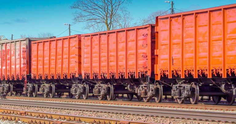 Железнодорожные перевозки в Латвии снизились почти на треть