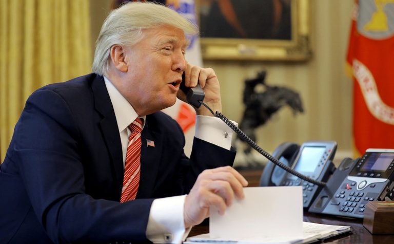 Трамп по телефону поздравил Латвию с 106-летием