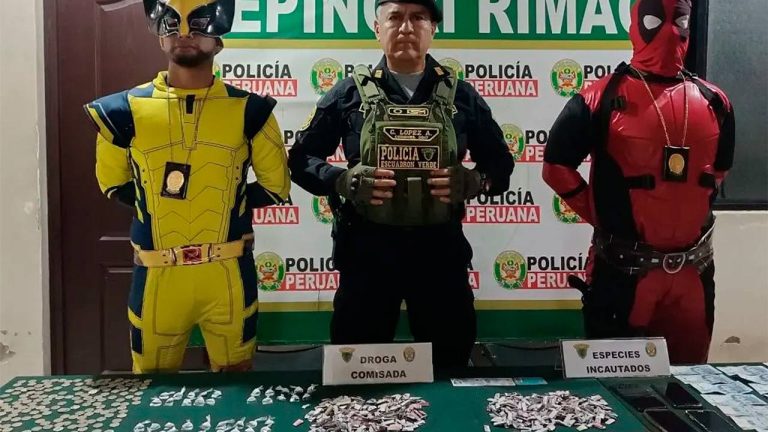 В Перу полицейские в костюмах Дэдпула и Росомахи поймали наркоторговцев