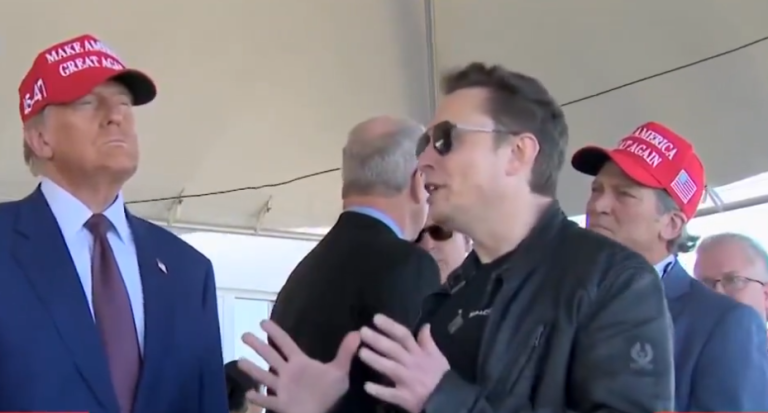 SpaceX провела шестой тест ракеты-носителя Starship. За полетом наблюдал Трамп