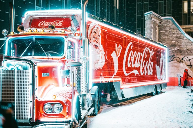 В Ригу приедет рождественский караван Coca-Cola