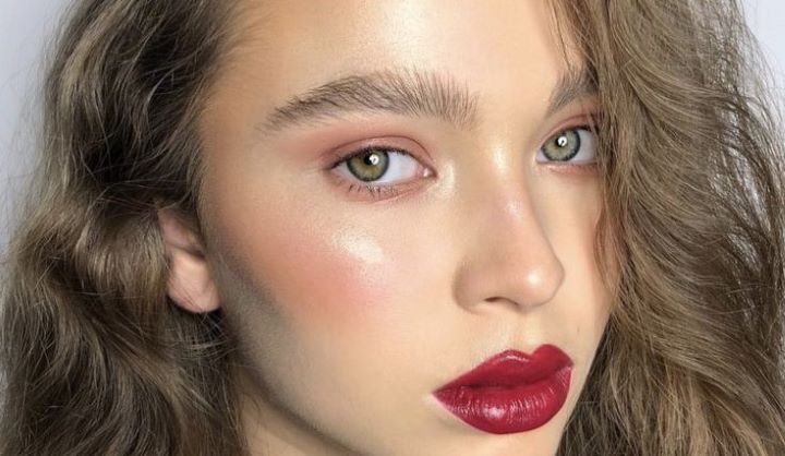 Ягоды на снегу: модный макияж зимы «red lip no mascara»