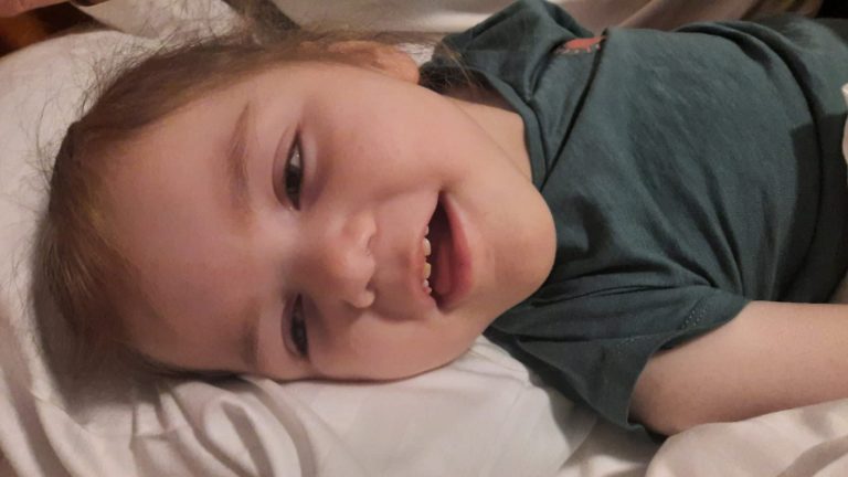 4-летней Анце, пострадавшей от насилия, нужна наша помощь на операцию по пересадке стволовых клеток