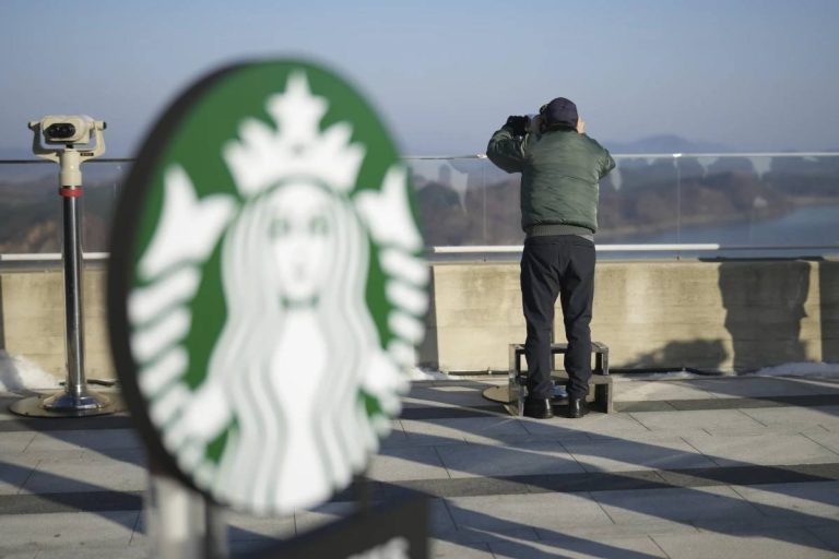 В Южной Корее появился Starbucks с видом на КНДР