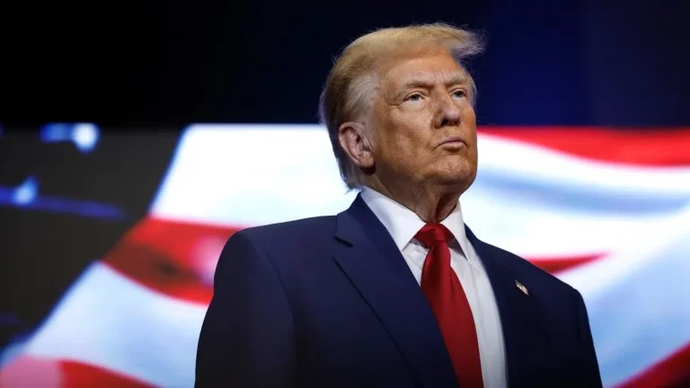 Трамп пригрозил странам БРИКС 100% пошлинами за отказ от доллара