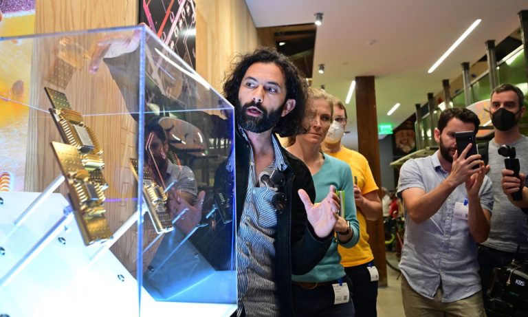 Google представил новый чип для квантовых компьютеров — он превзошел суперкомпьютеры на септиллионы лет