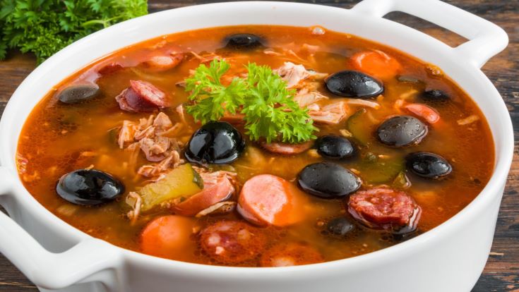 Зимний супчик: 3 рецепта самой вкусной солянки