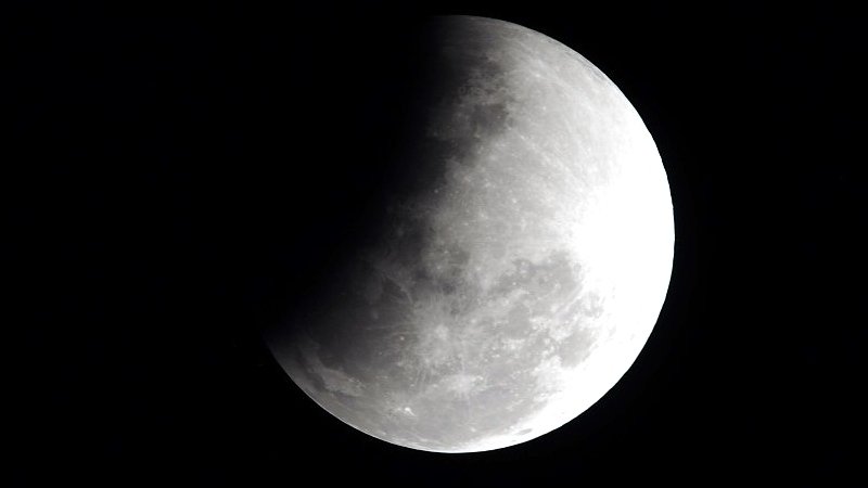 Над Латвией в последний день года взойдет Черная Луна