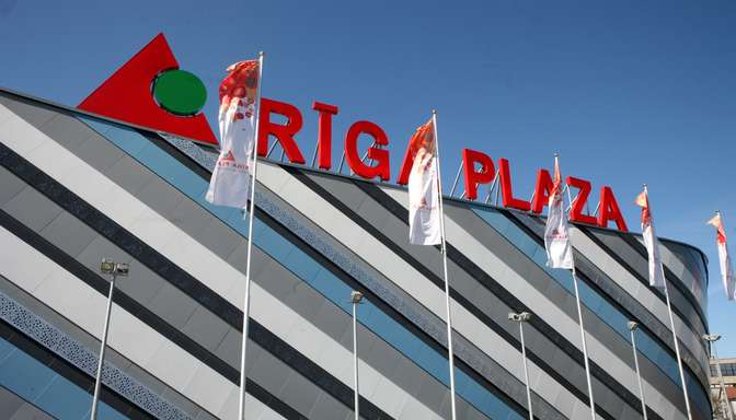 Из торгового центра Riga Plaza из-за небольшого пожара эвакуированы люди