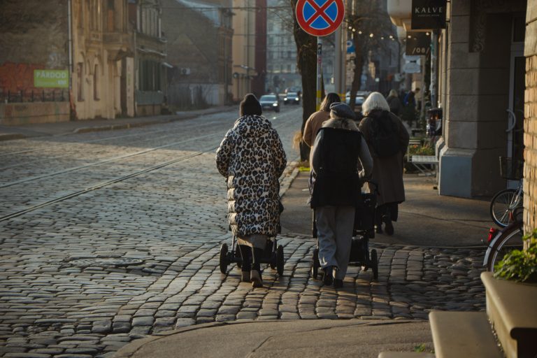 Сейм повысил ставку подоходного налога и установил фиксированный необлагаемый минимум