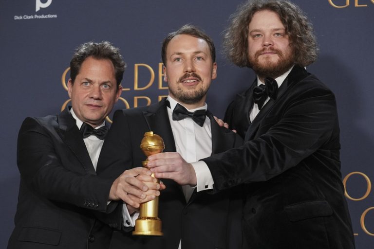 Правительство решило наградить премией в 300 тысяч евро команду мультфильма «Страуме»
