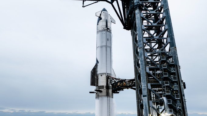 SpaceX запустила на луну сразу два частных аппарата