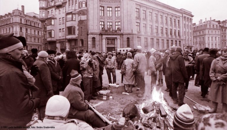 Досрочной пенсии для участников баррикад 1991 года не будет. Решение Сейма