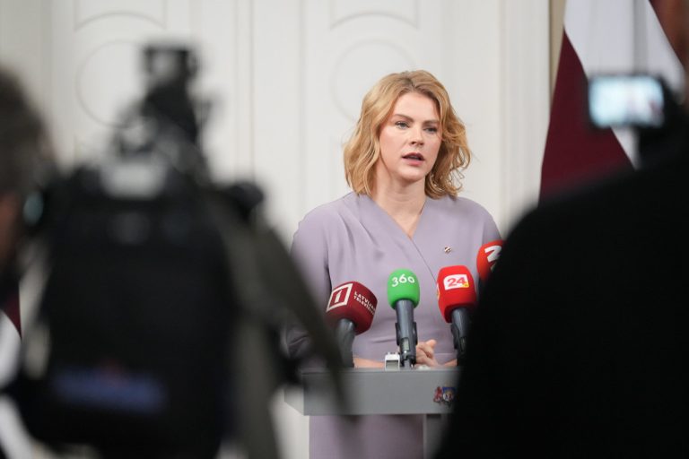 Дело о «неправильных» пенсиях: Силиня требует объяснений