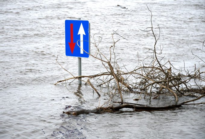 Сильные дожди в Дурбе вызвали стремительное повышение уровня воды — затоплены обширные территории
