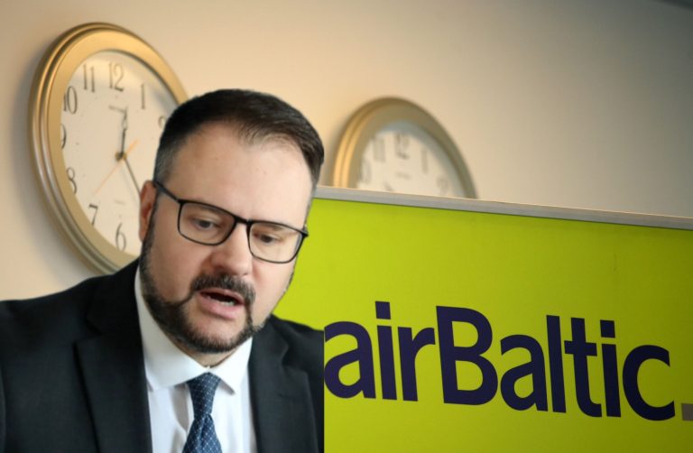 Отмена рейсов airBaltic: Минсообщения требует немедленных объяснений
