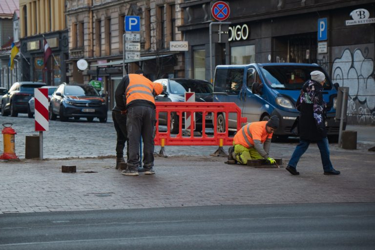 В Риге за 32 млн евро планируется обновить асфальт на 46 улицах