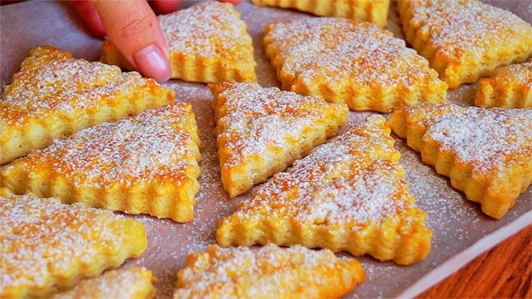 Как в детстве: простой и вкусный рецепт слоеного печенья на сметане