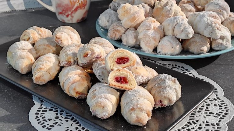 Вам понравится: простой и вкусный рецепт рогаликов с нежным тестом и секретным компонентом