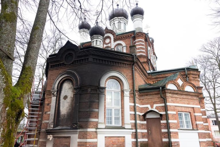 В Преображенском храме в Лимбажи случился пожар. Нужна помощь