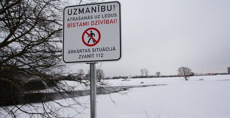 В Юрмале запрещено выходить на лед водоемов