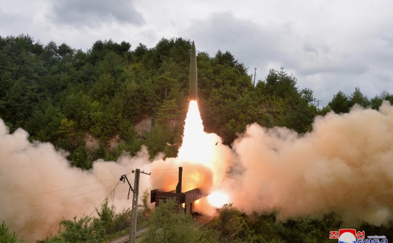 КНДР объявила об испытании новейшей гиперзвуковой ракеты