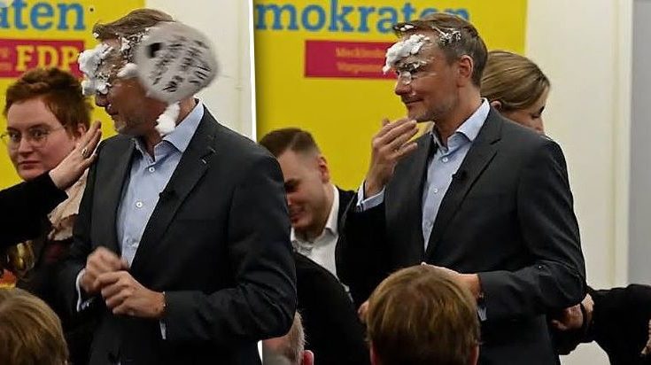 «Это просто мыло!» Бывшему министру финансов Германии бросили в лицо «торт»