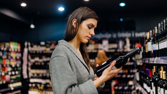 Сейм ограничил часы продажи алкоголя