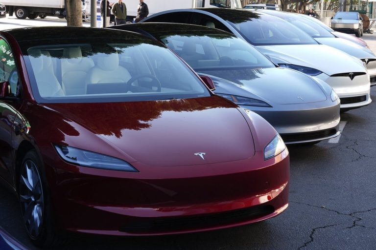 В Вильнюсе откроется первый в странах Балтии торговый центр Tesla
