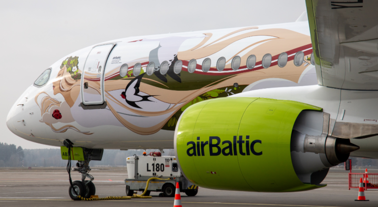 airBaltic получила 50-й самолет Airbus A220-300 с особенной окраской