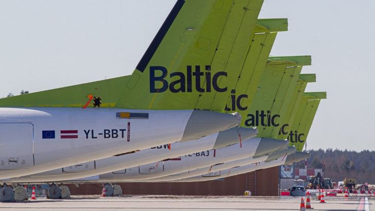 Правление airBaltic добровольно снижает свои зарплаты на 40%