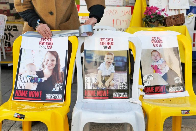 Среди выданных ХАМАС тел не оказалось матери Кфира и Ариэля