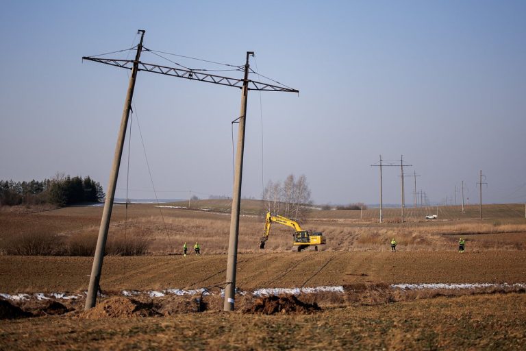 В Литве начался демонтаж линий электропередач с Россией
