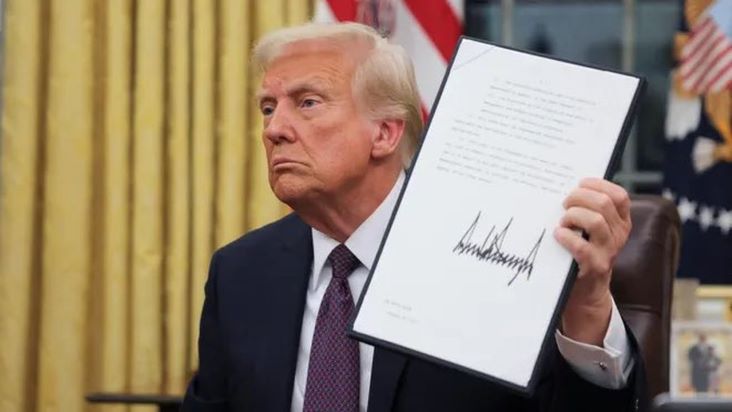 Трамп во вторник вводит 25-процентные пошлины на товары из Мексики и Канады