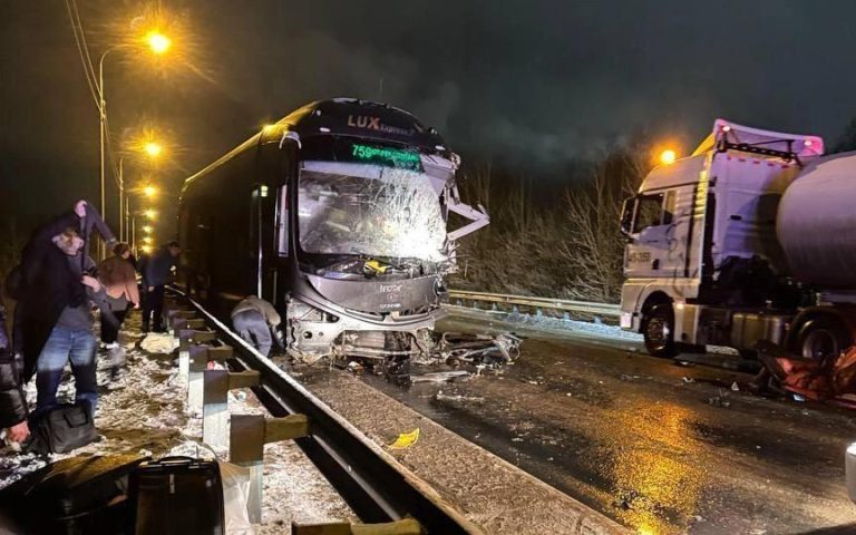 Автобус LUX Express «Таллин — Санкт-Петербург» попал в трагическое ДТП: двое погибших, четверо в реанимации