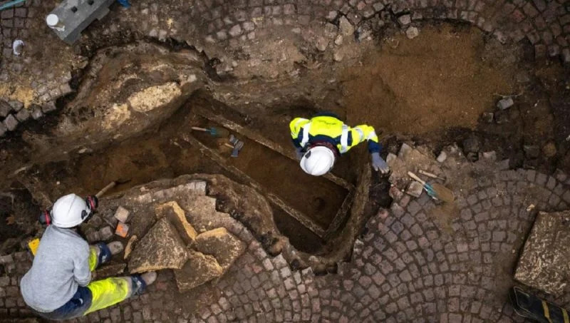 Во Франции обнаружили девять саркофагов, пролежавших в земле 1300 лет