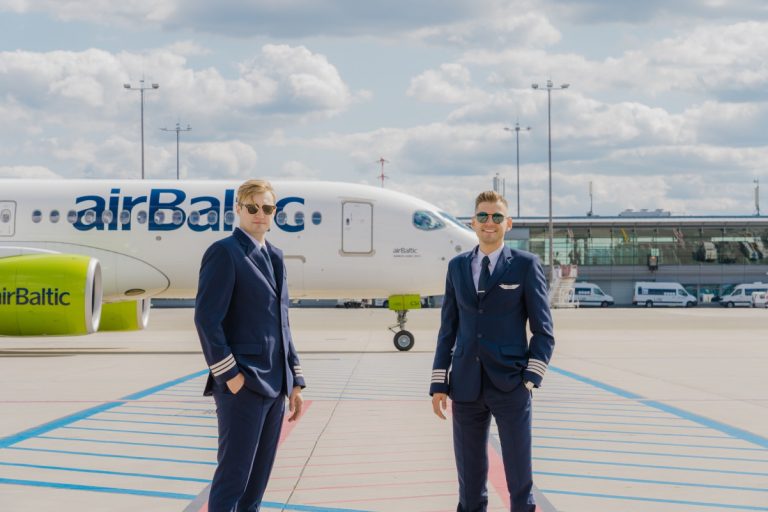 airBaltic предлагает свыше 150 вакансий. Кто требуется?