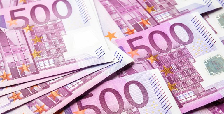 Расследование: как чиновники министерств выписывают себе премии