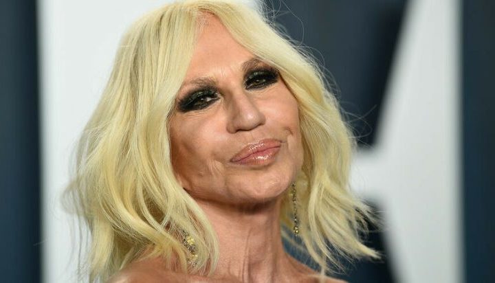 Донателла Версаче покидает пост креативного директора Versace. Кто на новенького?