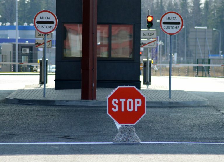 Латвия намерена закрыть границу с Россией и Беларусью для пешеходов
