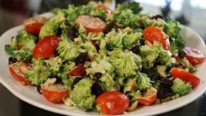 3 салата из брокколи: вкусные, полезные, низкокалорийные