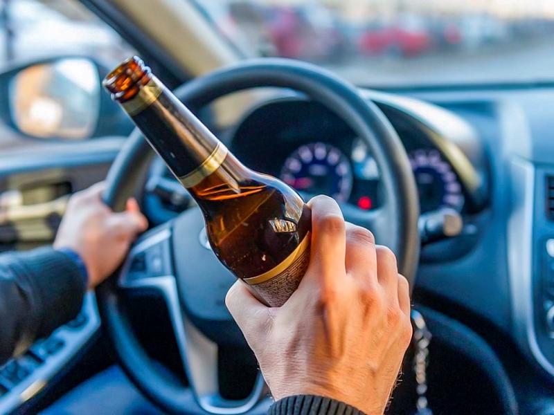 Выпил бутылку пива и сел за руль — в Павилосте задержан водитель микроавтобуса