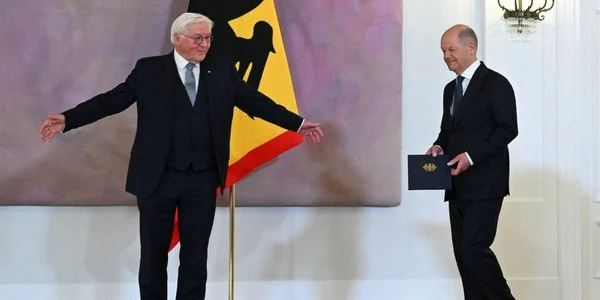 Президент ФРГ отправил в отставку канцлера Шольца и правительство