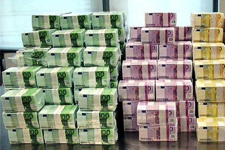 Два громких дела на 5 миллионов: в Латвии расследуется взятка и зарплаты в конвертах