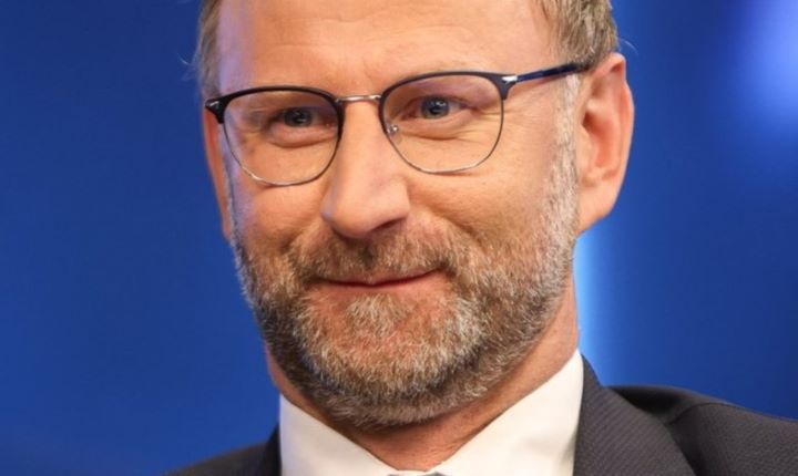 Пост министра сообщения может занять парламентский секретарь Минобороны Швинка