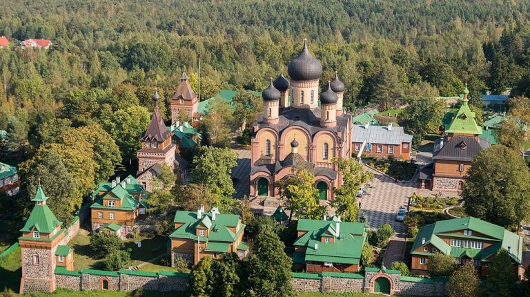 Пюхтицкий монастырь просит наложить вето на закон о церквях Эстонии