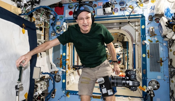 Cамый возрастной астронавт NASA отметил 70-летие возвращением на Землю с российским экипажем