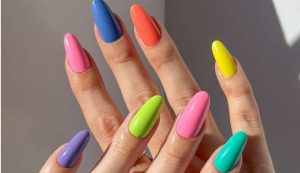 Ярко, но мягко: Skittles + 10 желейных идей маникюра, которые взорвут весну
